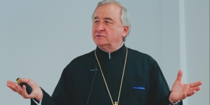 Pr. prof. univ. dr. Stelian Tofană va sluji la Biserica „Buna Vestire” și va susține o conferință la Teatrul Municipal din Baia Mare