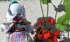 În Sarasău se organizează atelierul de creație „Păpușile bunicilor”