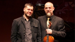 Pianistul Lucian Ban și violistul Mat Maneri lansează albumul „Transylvanian Dance”