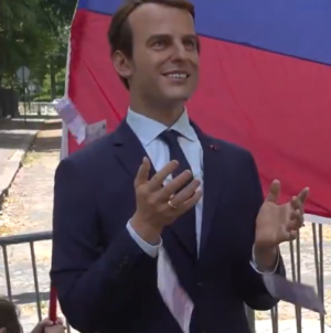 Greenpeace „a răpit” statuia de ceară a lui Macron și a dus-o la ruși