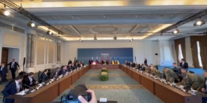 Negocieri fără strângeri de mână la Istanbul