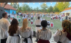 Cetatea Fisculașului din Șișești a reunit zeci de talente în cadrul Festivalui-Concurs de Muzică Populară „Totul are un început”